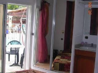 Chambres Dhotes Villa La Morena Vallauris Bagian luar foto
